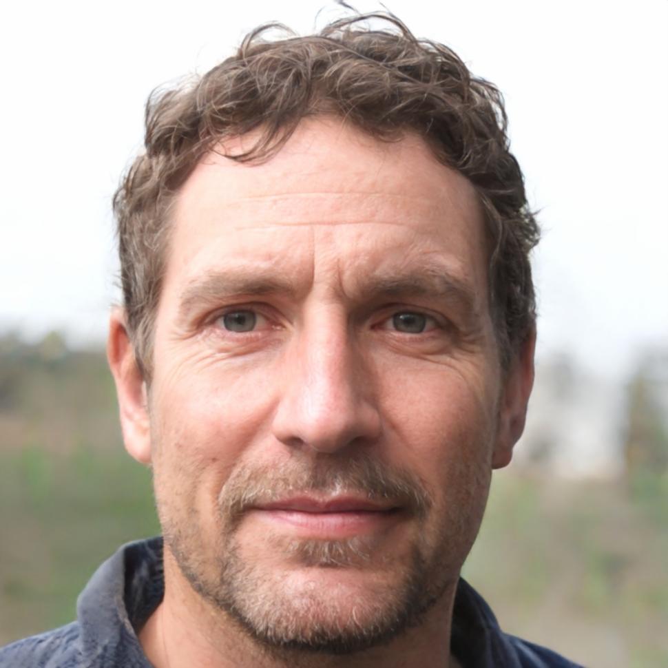 Portrait de Cyprien Rousseau, formateur en psychologie financière